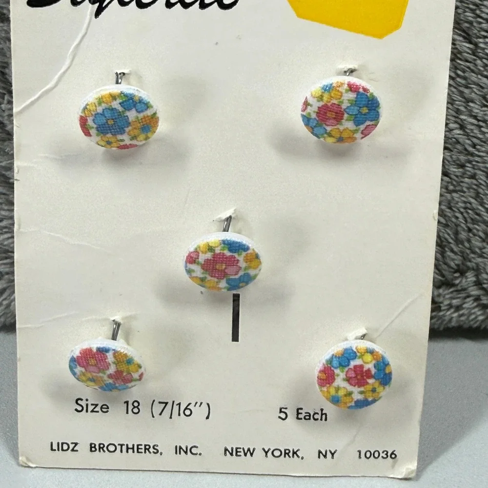 Vintage Stylerite Floral Fabric Covered Buttons Size 18 7/16 Inch 5 Count K19